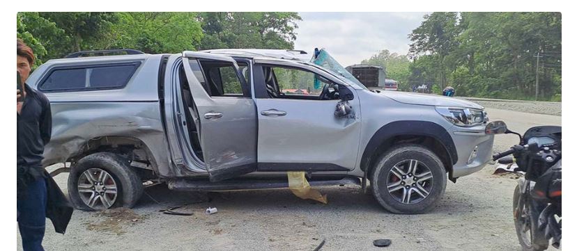 कोशी प्रदेशका ४ सांसद चढेको गाडी दुर्घटना