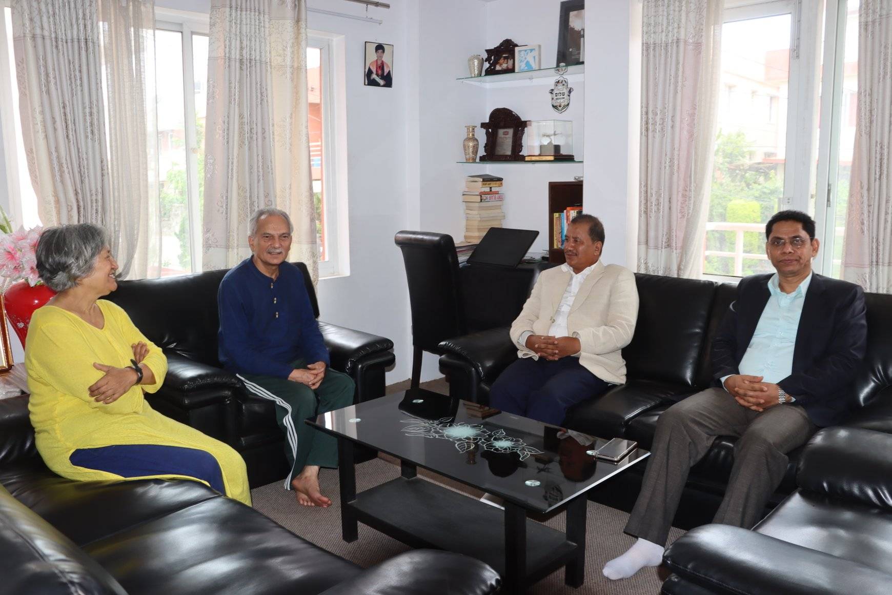 नेकपा महासचिव विप्लवले दिए राजनीतिक भेटलाई तिब्रता