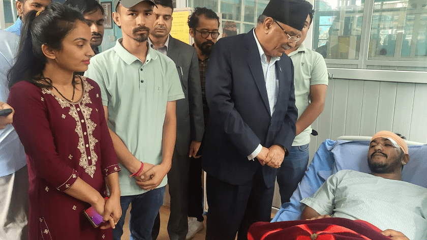 प्रचण्डले लिए  घाइते भट्टको स्वास्थ्य अवस्थाबारे जानकारी