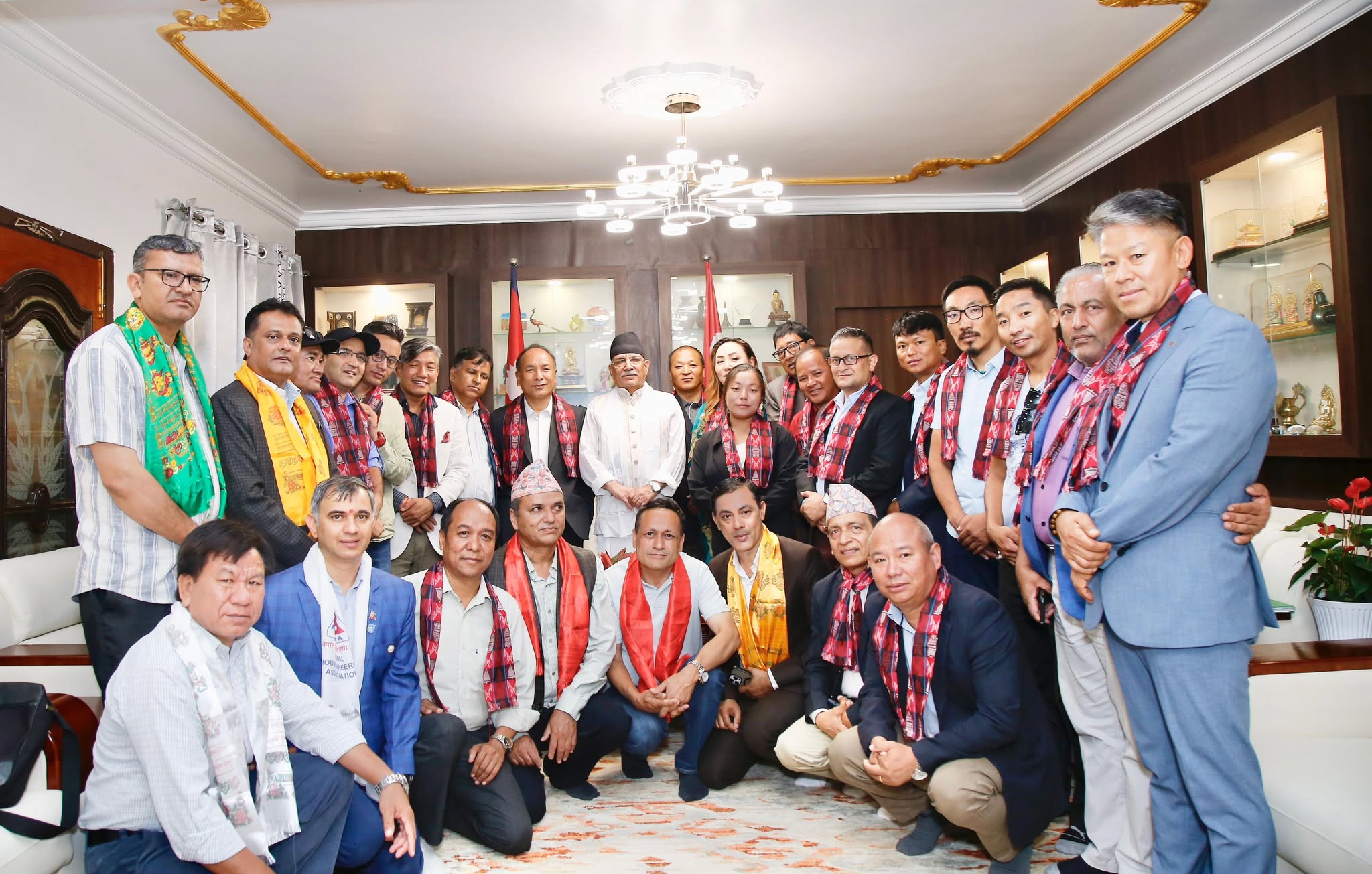 प्रचण्डले दिए पर्वतारोहण सङ्घको नवनिर्वाचित नेतृत्वलाई बधाई