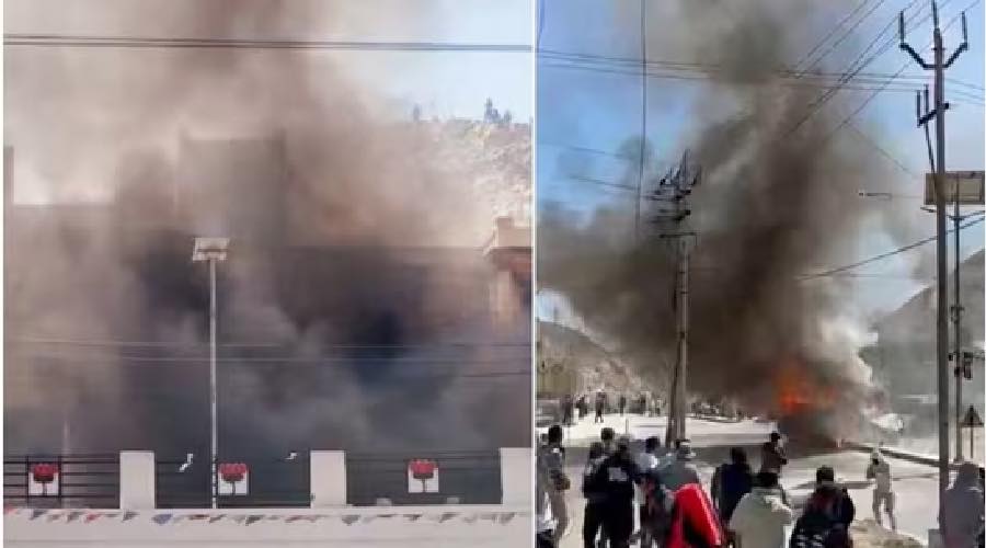 छुट्टै राज्यको माग गर्दै लद्दाखमा चर्कियो प्रदर्शन, भाजपाको कार्यालयमा आगजनी