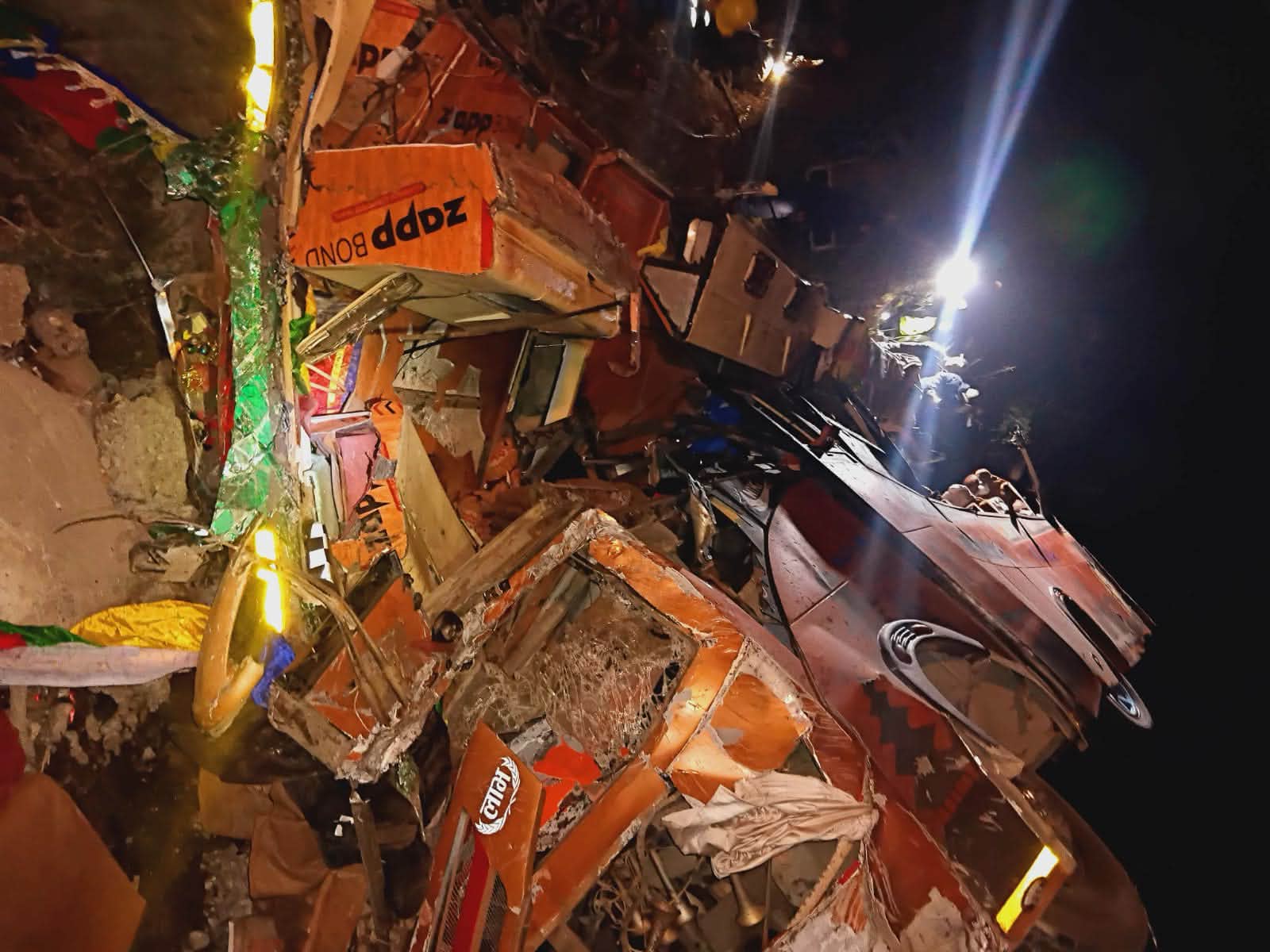 पोखराबाट आउँदै गरेको बस धादिङमा दुर्घटना,१७ जनाको मृत्यु,घाइतेको सङ्ख्या २८ पुग्यो