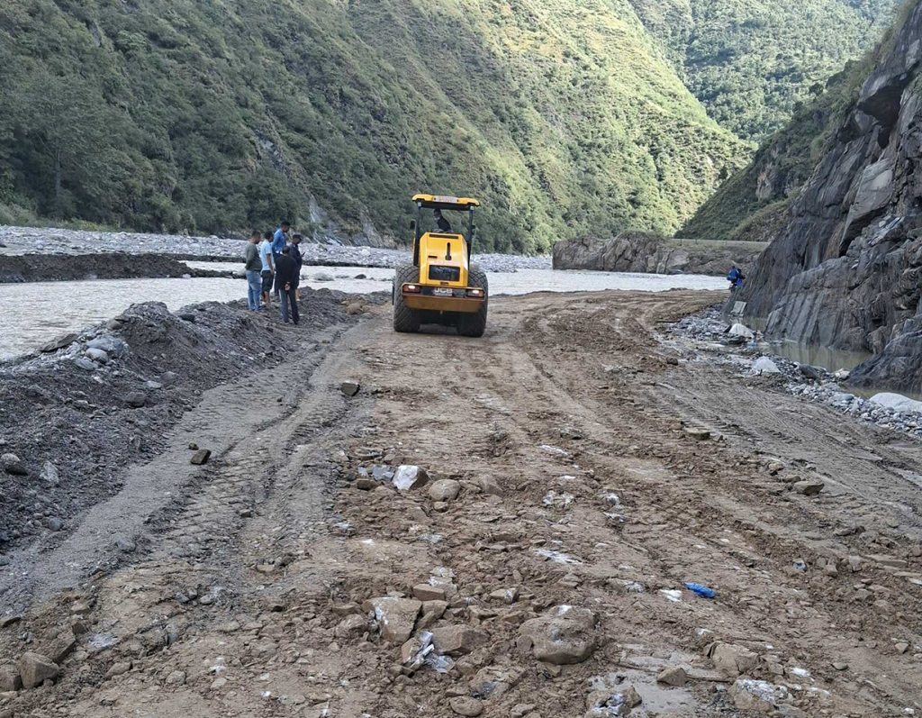 डाइभर्सन बनेपछि ३ दिनपछि सञ्चालनमा आयो बीपी राजमार्ग