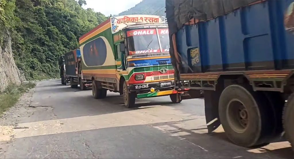 नागढुंगा-मुग्लिन सडक दुईतर्फी सञ्चालन