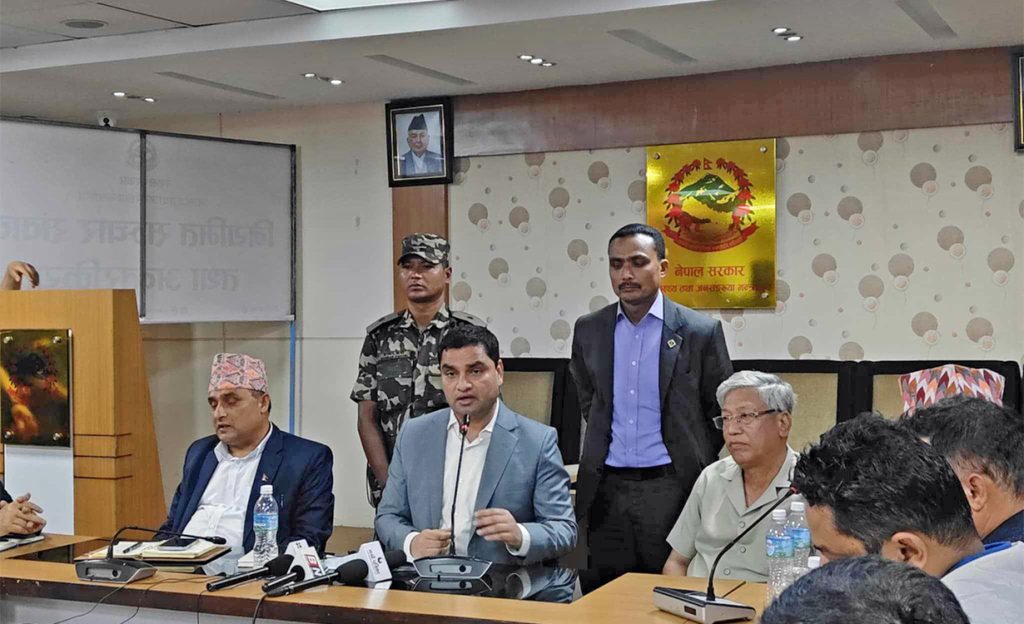 निजी मेडिकल कलेजलाई कुनै पनि सहयोग नहुने स्वास्थ्यमन्त्रीको घोषणा