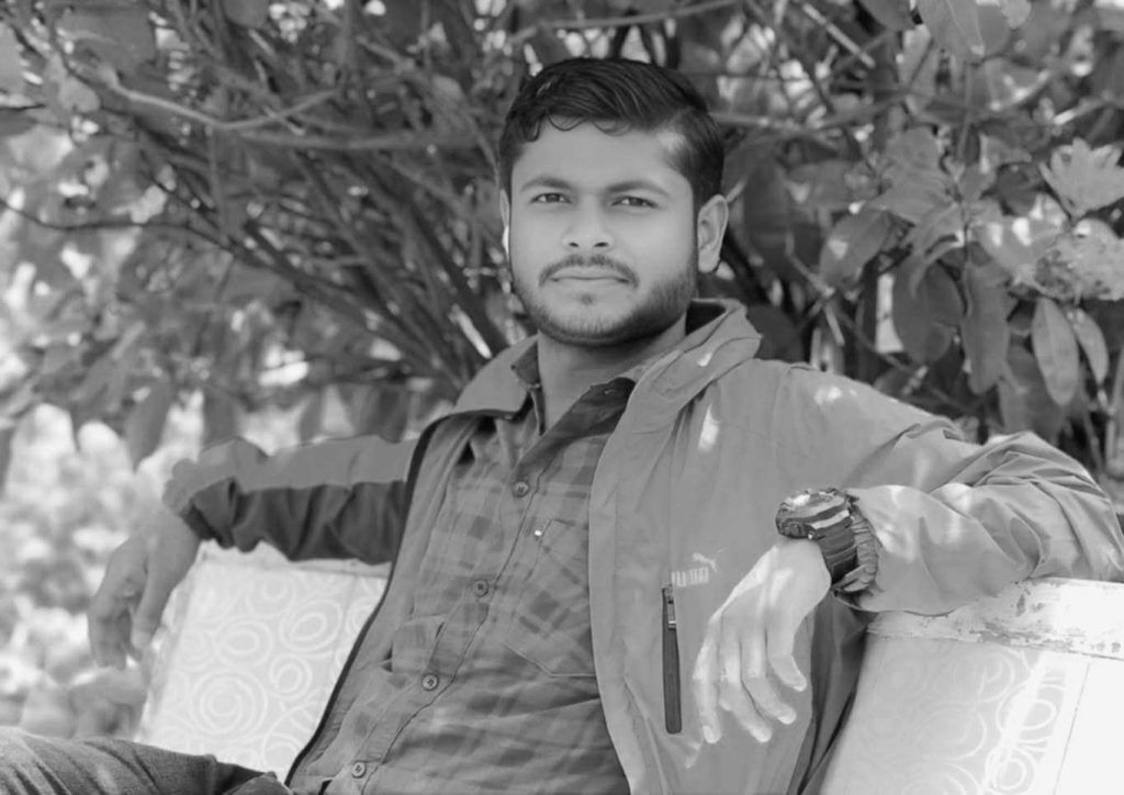 पत्रकार रविन्द्र प्रजापति झुण्डिएको अवस्थामा मृत फेला