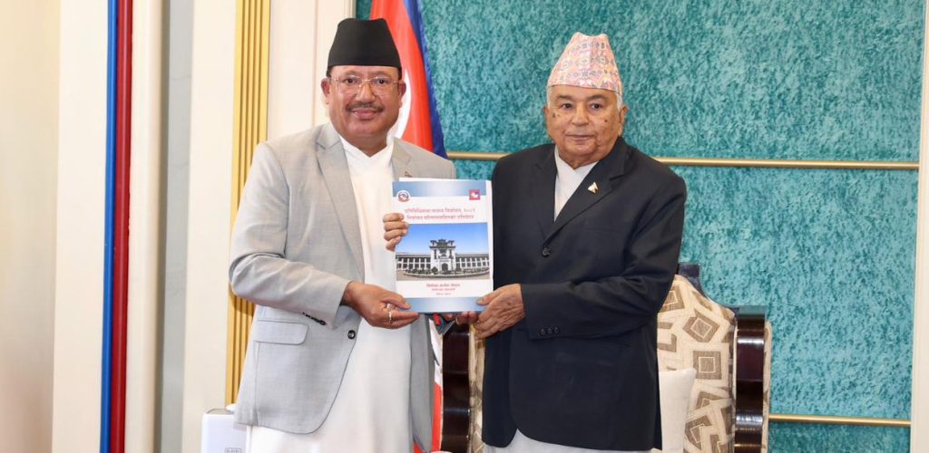 निर्वाचन आयोगले बुझायो राष्ट्रपतिलाई मत परिणामसहित प्रतिवेदन