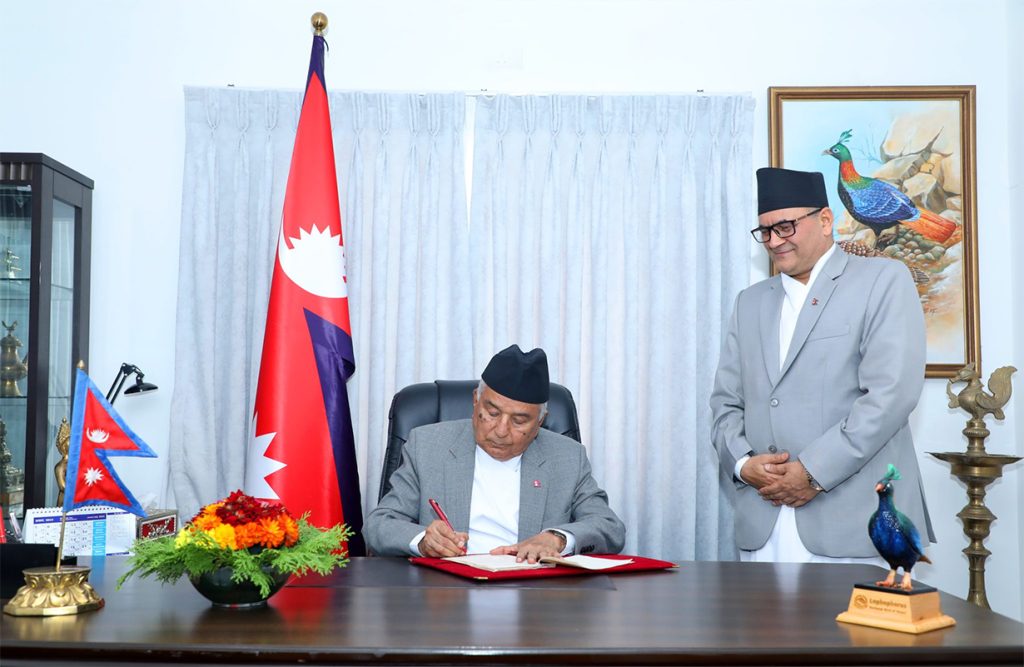 प्रधानमन्त्री र मन्त्रीहरूले पाए आफ्नो तलब आफैं तोक्ने अधिकार