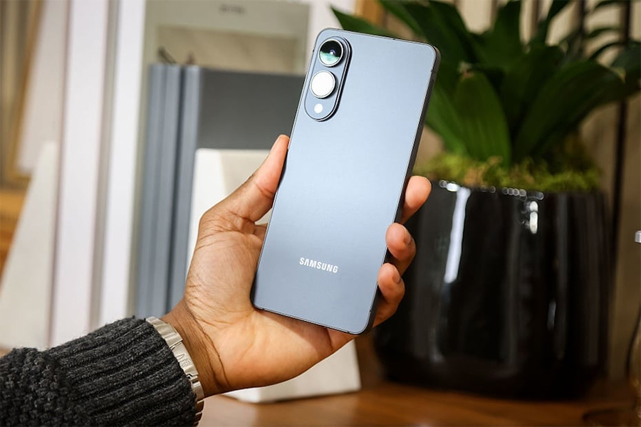 सामसुङले ल्यायो सबैभन्दा पातलो फोन