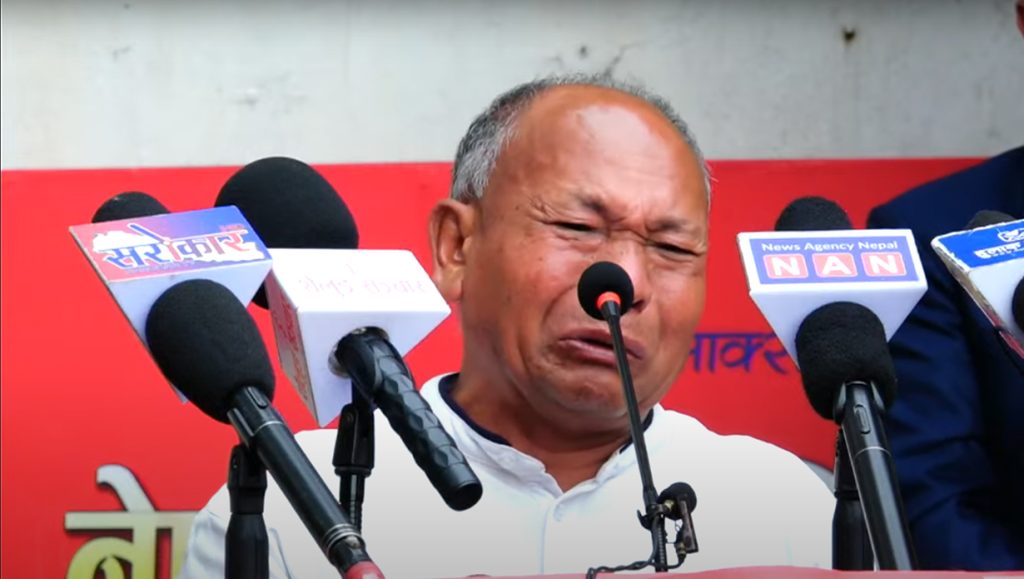 बोत्ले घटनामा पत्नी गुमाएका लामाले रुँदै भने, ‘शहीद पनि वर्गीय हुन लाग्यो,नेताहरु पदका लोभी भए