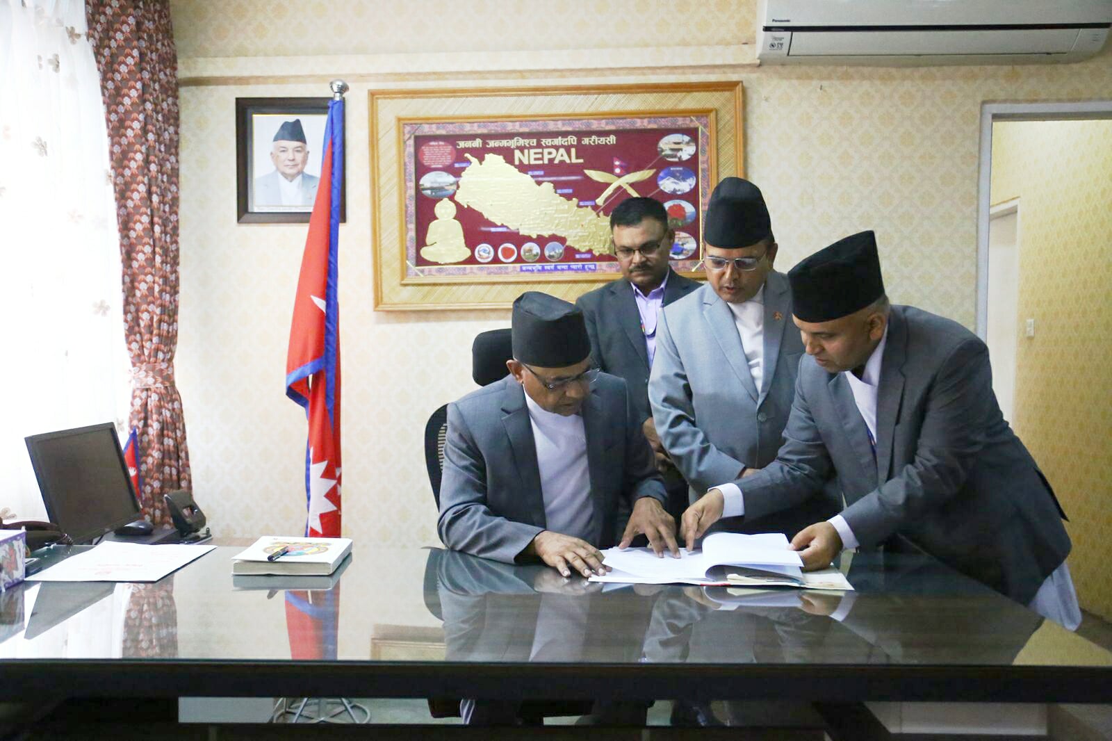 पुनर्निर्माणको क्रममा प्रयोग हुने सबै फर्निचर नेपालमै बनेको प्रयोग गरिने