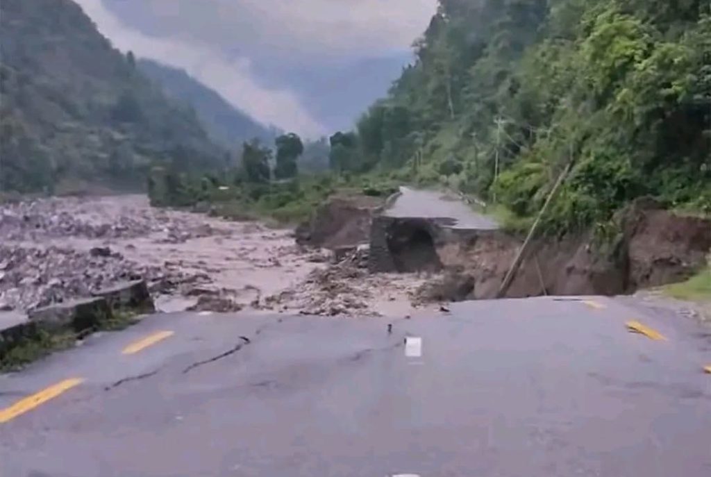 कोशी प्रदेशका ४ जिल्लाका ७ स्थानमा सडक अवरुद्ध