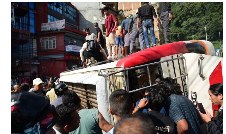 बालाजुमा बस दुर्घटनामा, ३१ जना घाइते