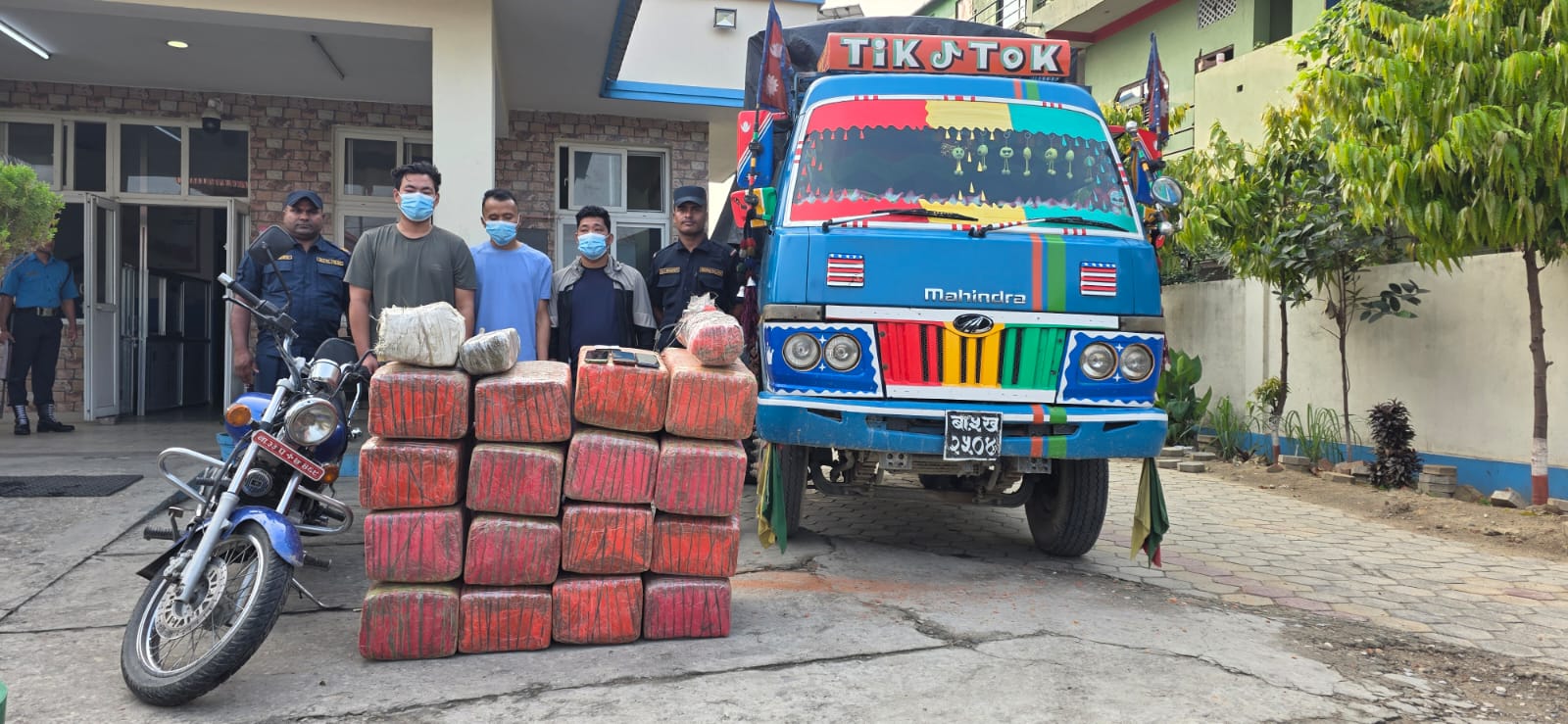 ३६७ किलो गाँजासहित ५ जना प्रहरीको नियन्त्रणमा