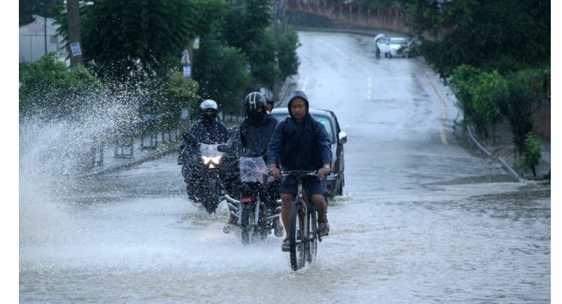राजधानीमा एकाबिहानै देखि वर्षा, उडान प्रभावित