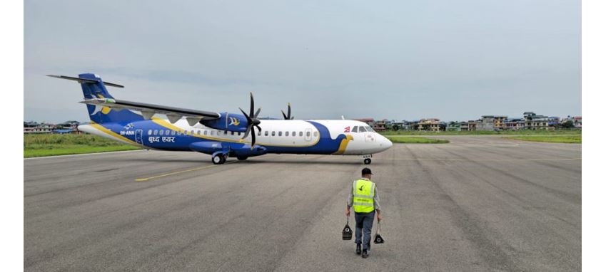 बुद्ध एयरको जहाजमा यात्रुले आपतकालीन ढोका खोल्दा उडान ढिला