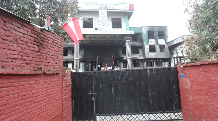 कार्यकर्ताले लगाए कांग्रेस केन्द्रीय कार्यालयमा ताला