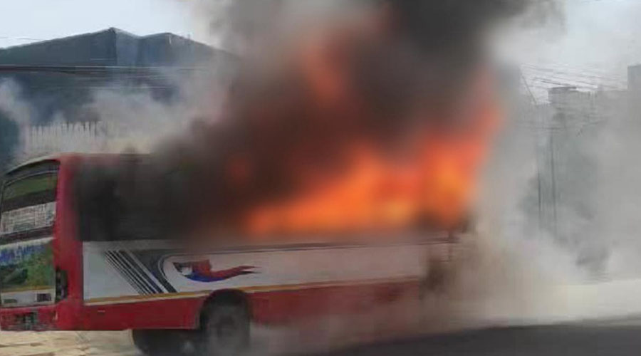 काठमाडौंको ढुंगेअड्डामा बसमा आगलागी