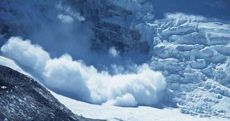 यलुङ रि हिमपहिरोमा परेर तीन जनाको मृत्यु, ८ जना बेपत्ता