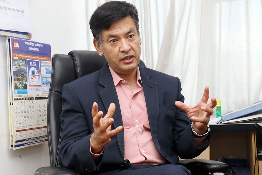 विद्युत् प्राधिकरणका कार्यकारी निर्देशकबाट हितेन्द्रदेव शाक्यलाई हटाइयो