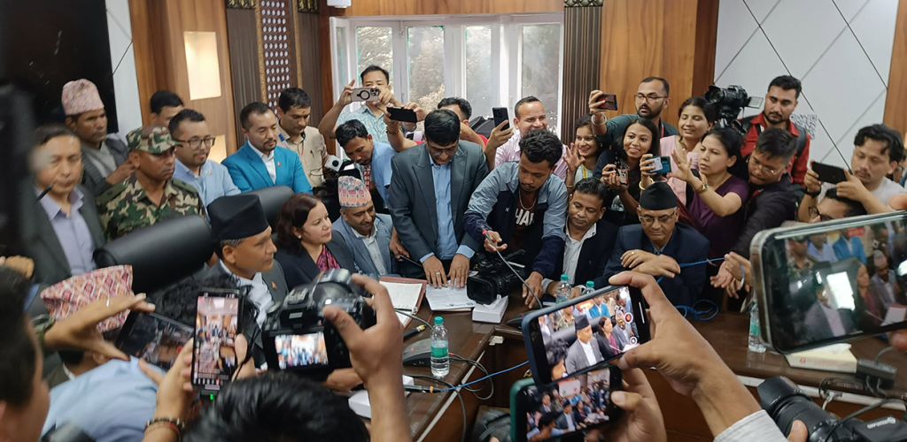 भौतिक संरचना पुनर्निर्माणका लागि कोष खडा गर्ने मन्त्री घिसिङको घोषणा