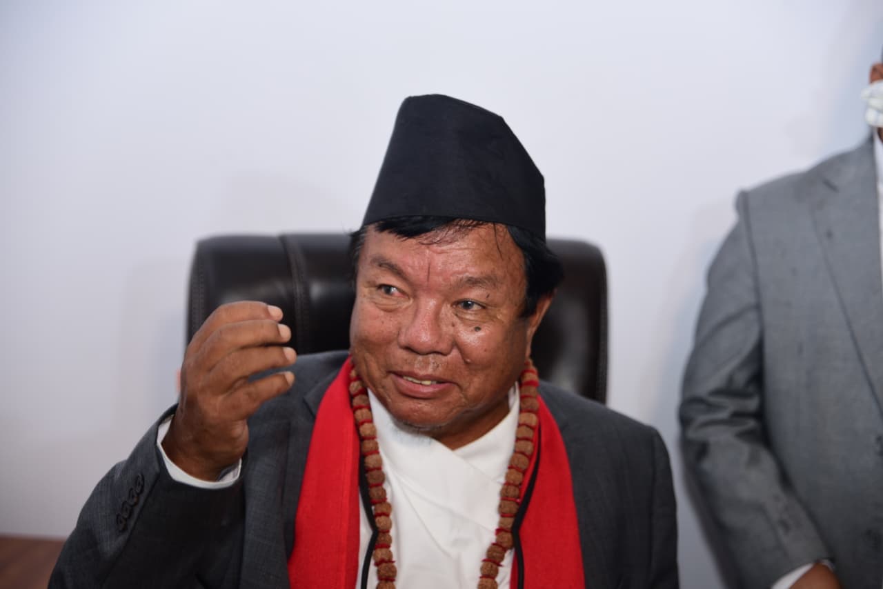 केही दिन अनावश्यक फोन र मेसेज नगर्नु : मन्त्री पुन