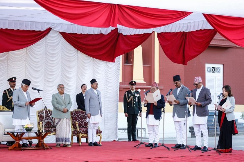 यस्तो बन्यो १४ सदस्यीय मन्त्रिपरिषद् (सूचीसहित)