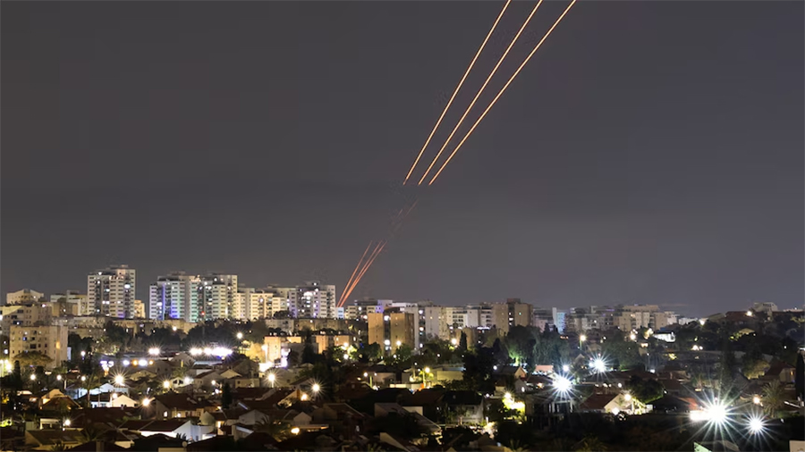 इरानले इजरायलतर्फ हान्यो मिसाइल