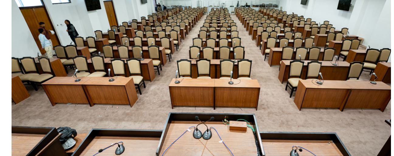 नवनिर्वाचित प्रतिनिधिसभा सदस्यले आज पद तथा गोपनीयताको शपथ लिदै