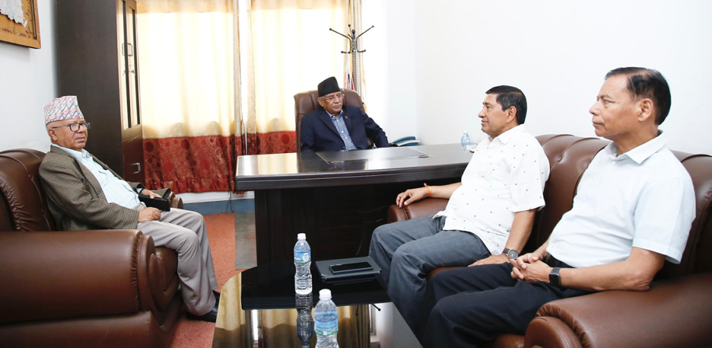 ओली र देउवा भेट्नुअघि प्रचण्डले भेटे नेपाल