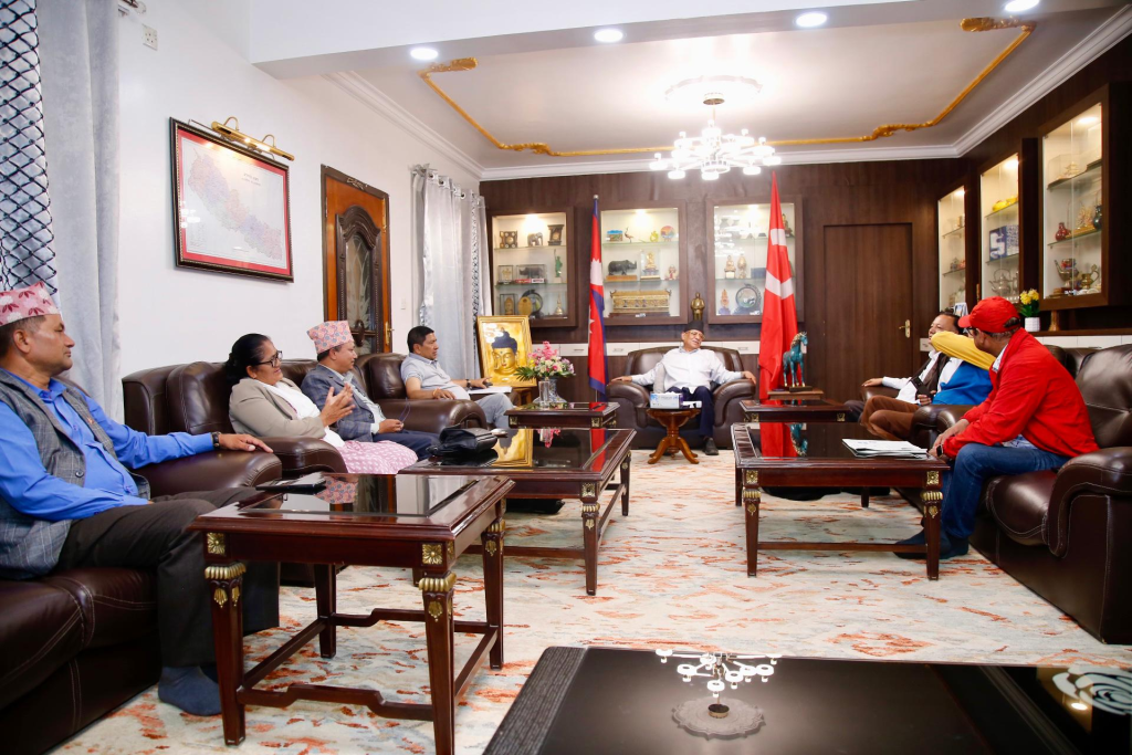 विद्यालय शिक्षा विधेयक अगाडि बढाउन सरकार गम्भीर बन्न आवश्यक छ : प्रचण्ड