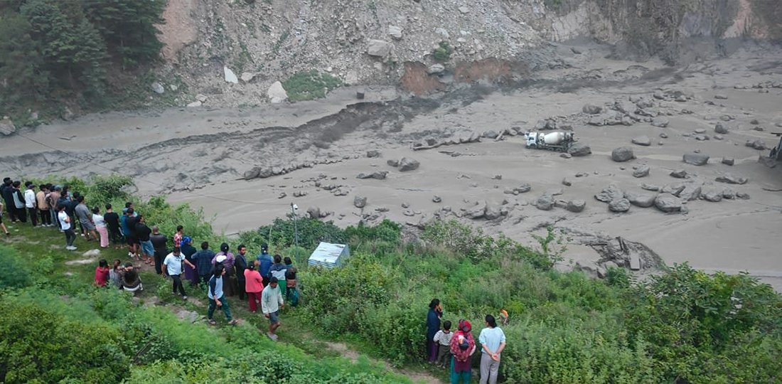 रसुवा बाढीमा भेटिएका शव र मानव अङ्ग काठमाडौँ ल्याइँदै