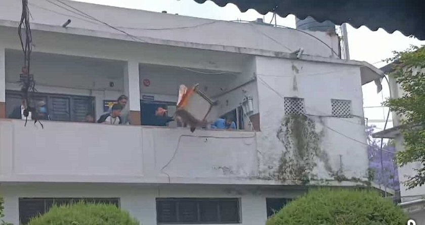 आरआर क्याम्पसमा नेविसंघले गर्‍यो तोडफोड