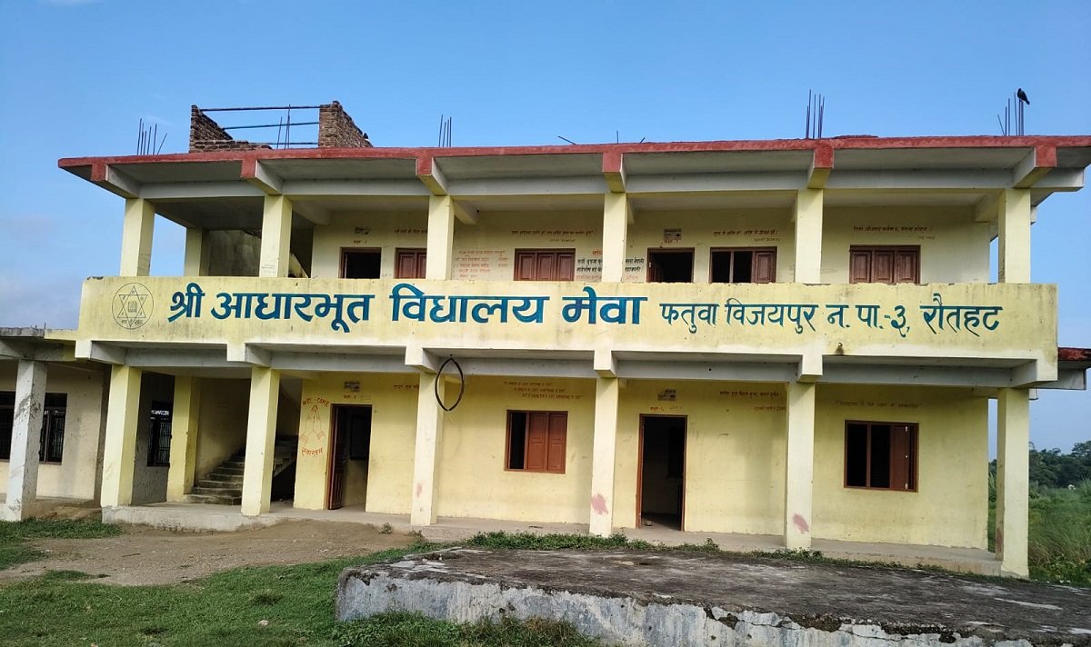 विद्यालयमा ताला फोडेर चोरी