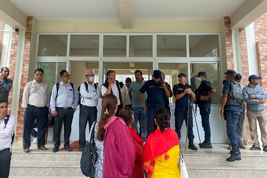 त्रिवि उपकुलपति, रेक्टर, रजिस्ट्रार कार्यालय र सेवा आयोगमा तालाबन्दी