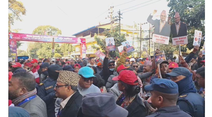 एमाले महाधिवेशन : उम्मेदवारहरु र तिनका समर्थकहरु मतमाग्न व्यस्त