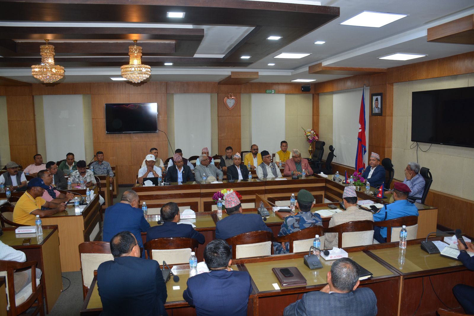 यातायात व्यवसायीसँग छलफल गर्न सहसचिवको संयोजकत्वमा वार्ता समिति गठन